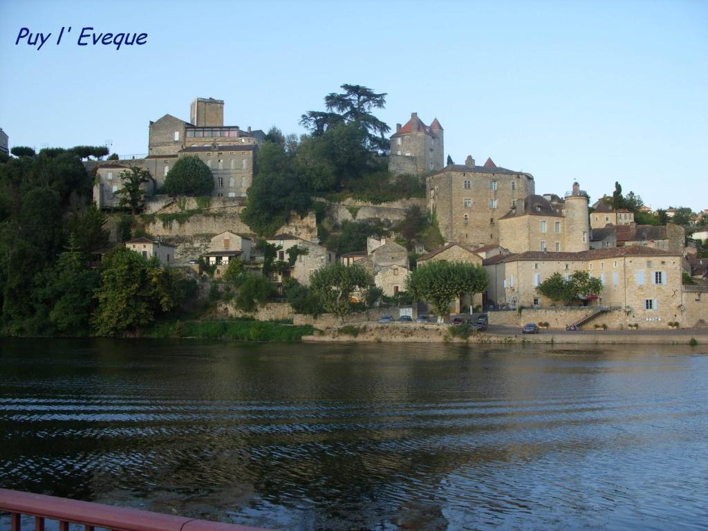 Hotel Bellevue Puy-lʼÉvêque 外观 照片