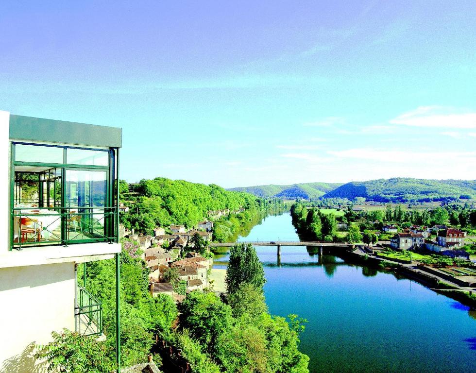 Hotel Bellevue Puy-lʼÉvêque 外观 照片